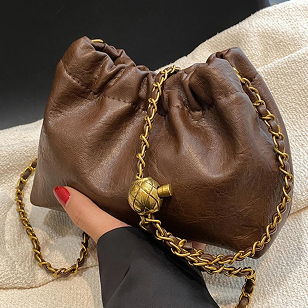 Mirella Chain — Sofisticación casual para el día a día.