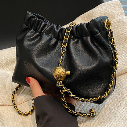 Mirella Chain — Sofisticación casual para el día a día.