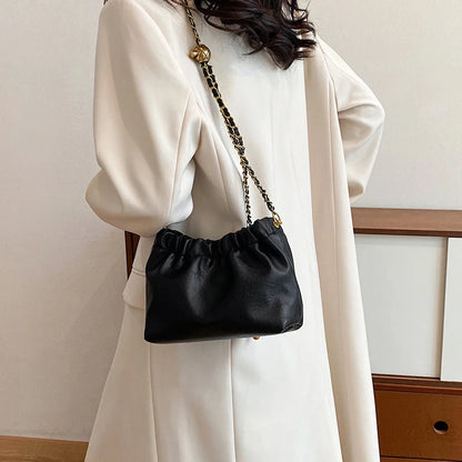 Mirella Chain — Sofisticación casual para el día a día.